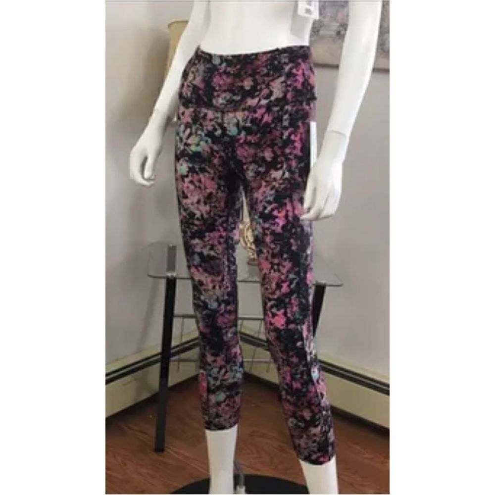 Lululemon
Crop leggings size 4